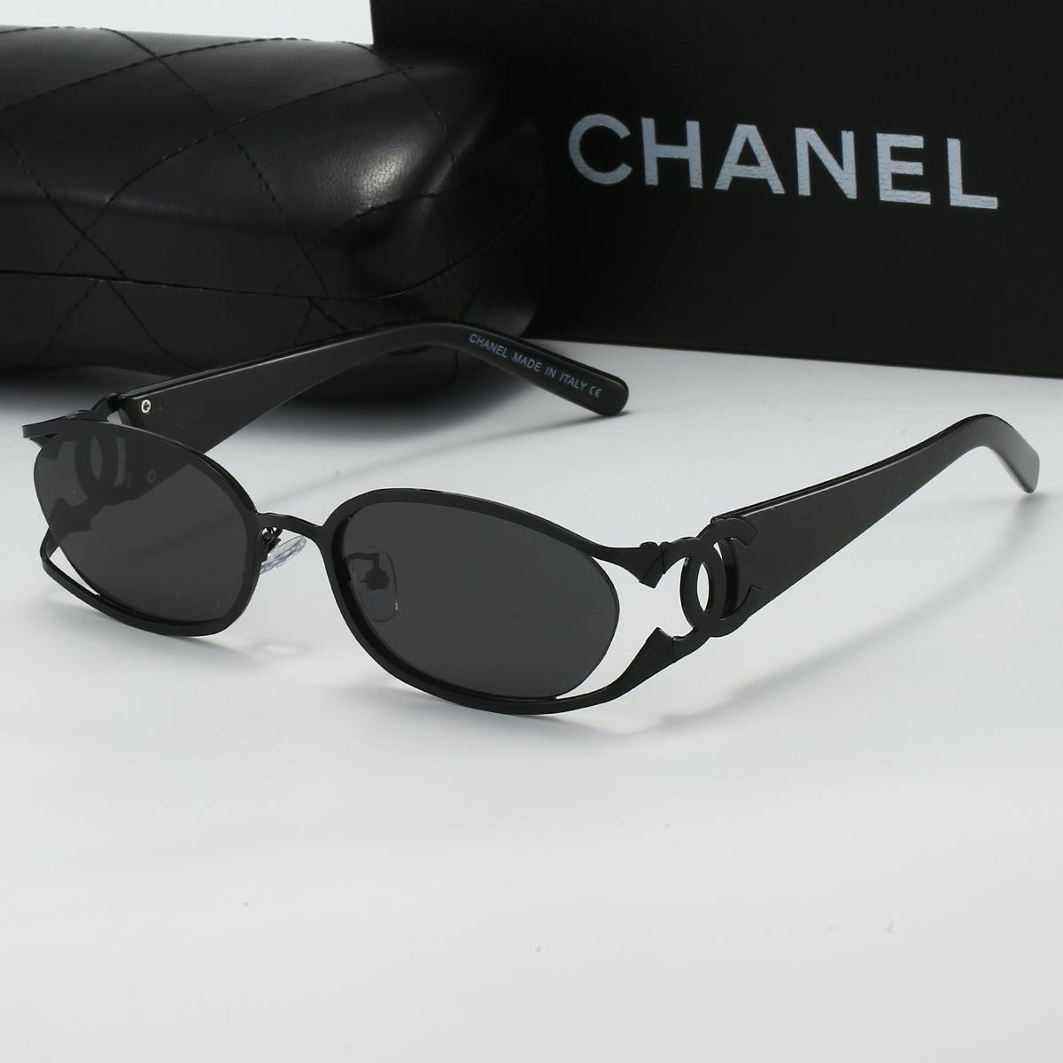 Chanel Occhiali da Sole con Logo