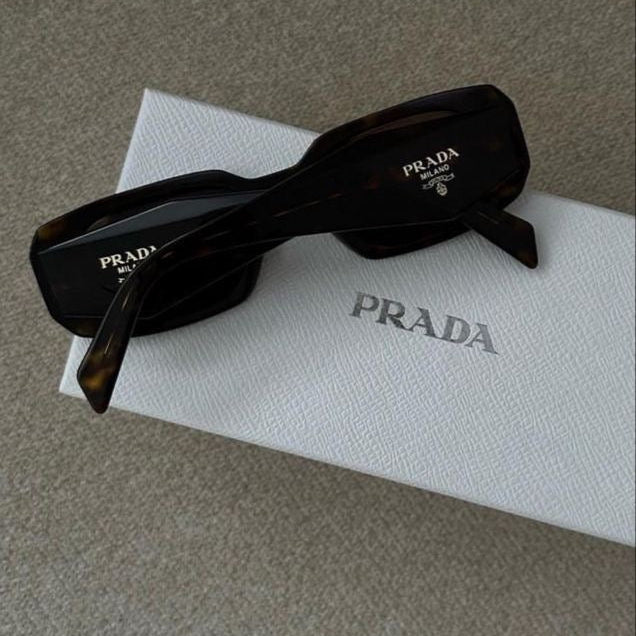Prada Occhiali da Sole con Logo