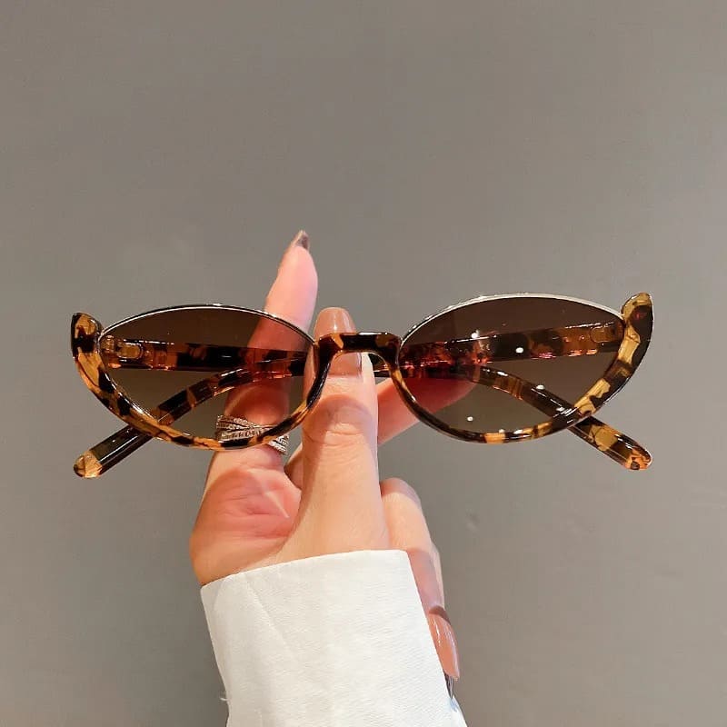 Occhiali da Sole Ovali Piccoli da Donna – Stile Contemporaneo